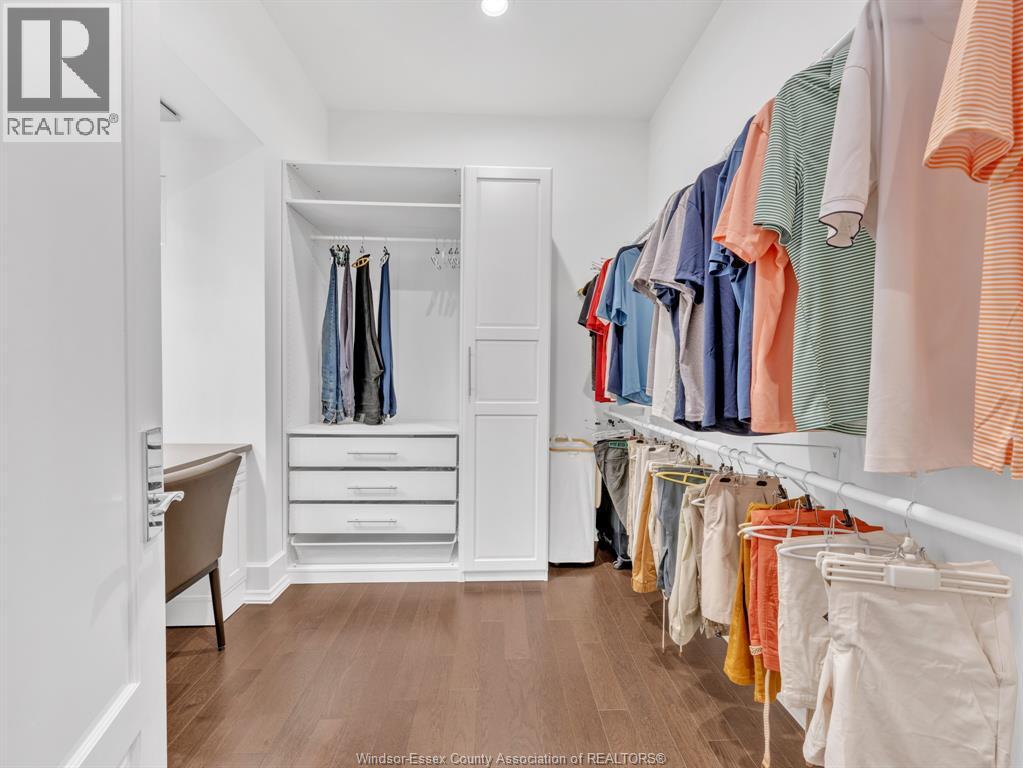 11245 Riverside Drive, Windsor, ON - Indoor With Storage