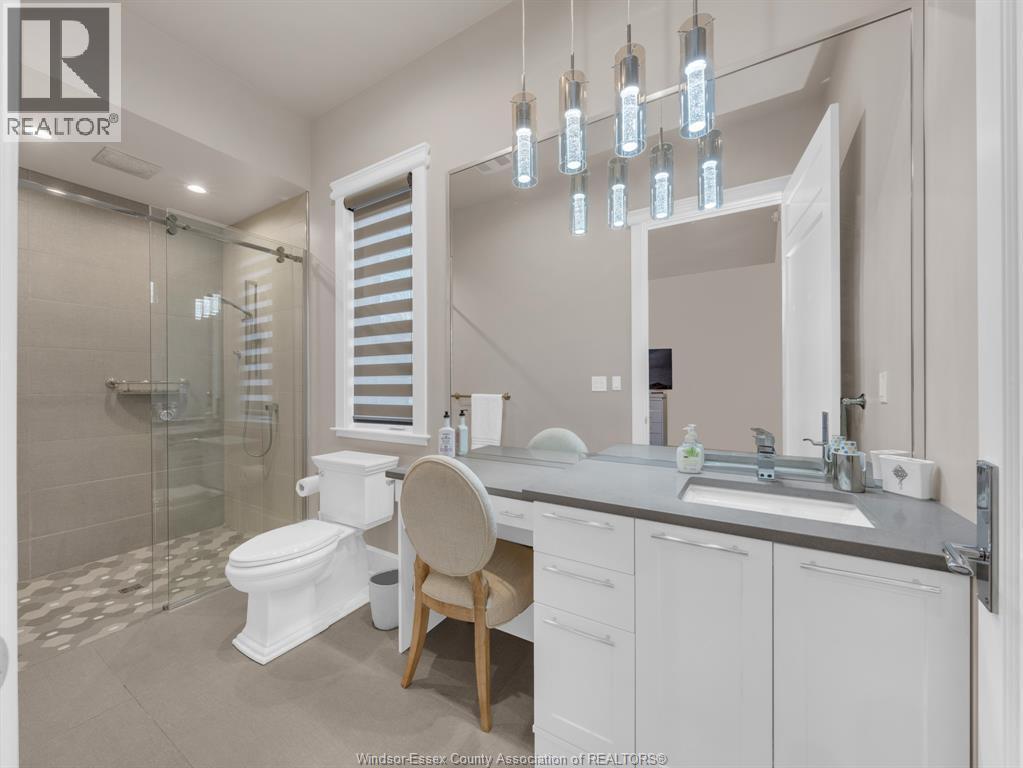 11245 Riverside Drive, Windsor, ON - Indoor Photo Showing Bathroom
