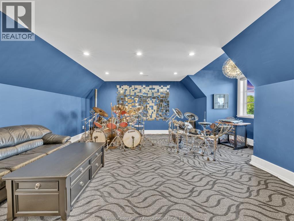 11245 Riverside Drive, Windsor, ON - Indoor Photo Showing Other Room