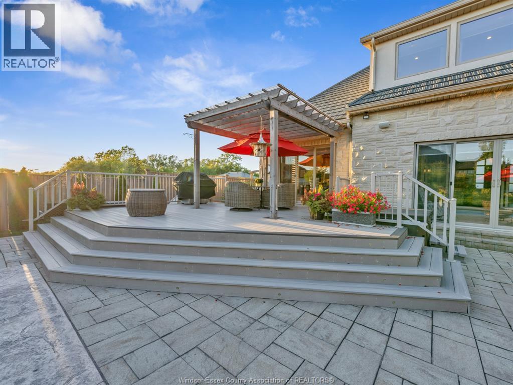 11245 Riverside Drive, Windsor, ON - Outdoor