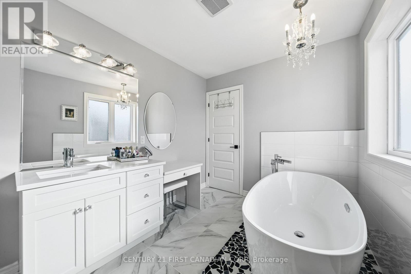 191 Gilmour Drive, Lucan Biddulph (Lucan), ON - Indoor Photo Showing Bathroom