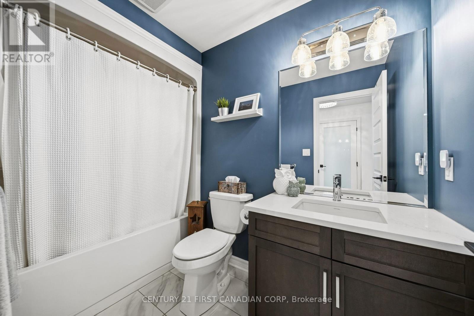 191 Gilmour Drive, Lucan Biddulph (Lucan), ON - Indoor Photo Showing Bathroom