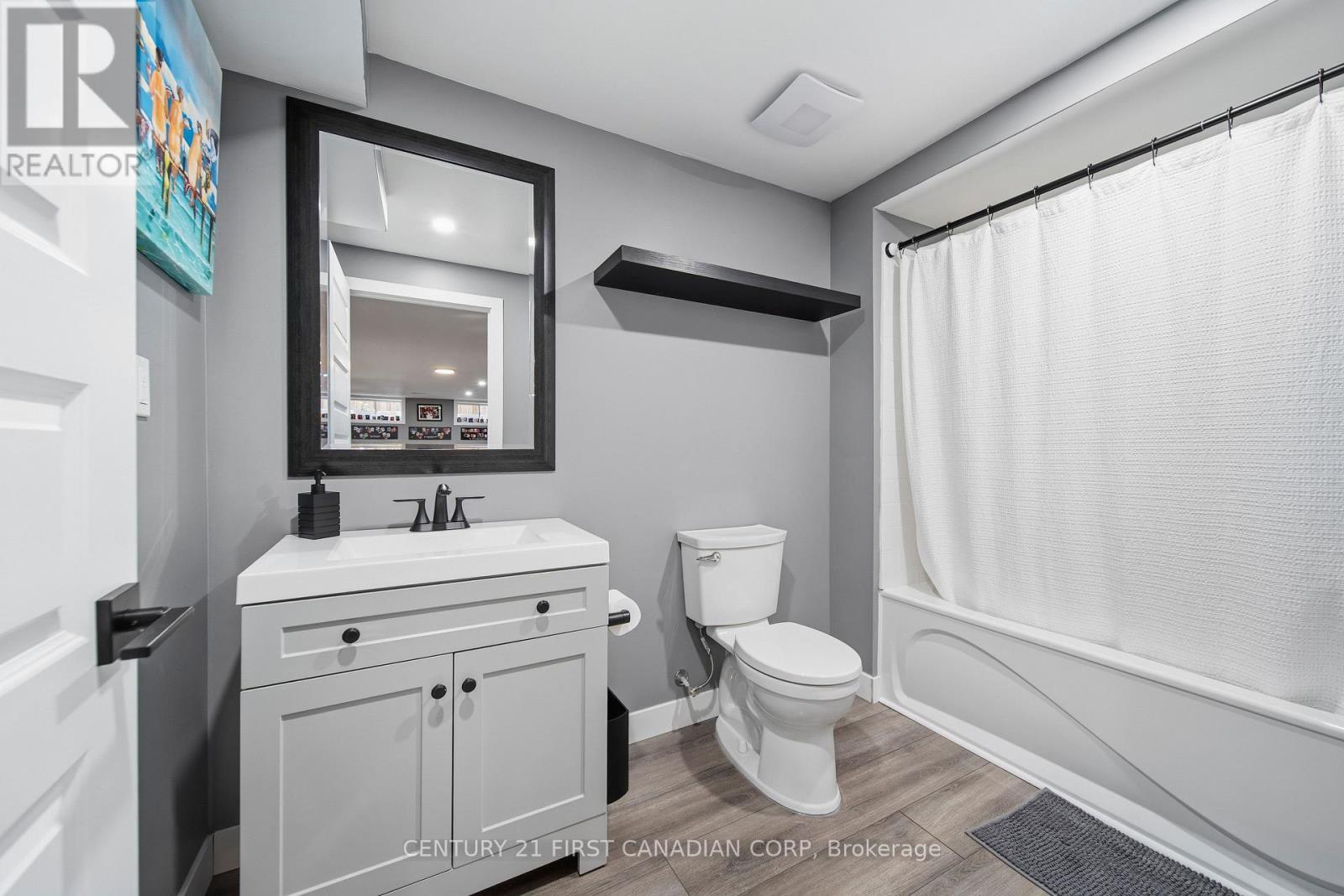 191 Gilmour Drive, Lucan Biddulph (Lucan), ON - Indoor Photo Showing Bathroom