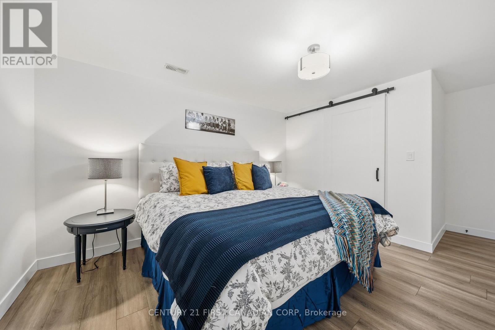 191 Gilmour Drive, Lucan Biddulph (Lucan), ON - Indoor Photo Showing Bedroom