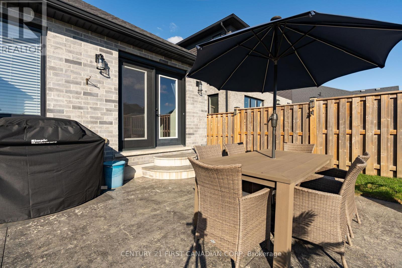 191 Gilmour Drive, Lucan Biddulph (Lucan), ON - Outdoor With Exterior