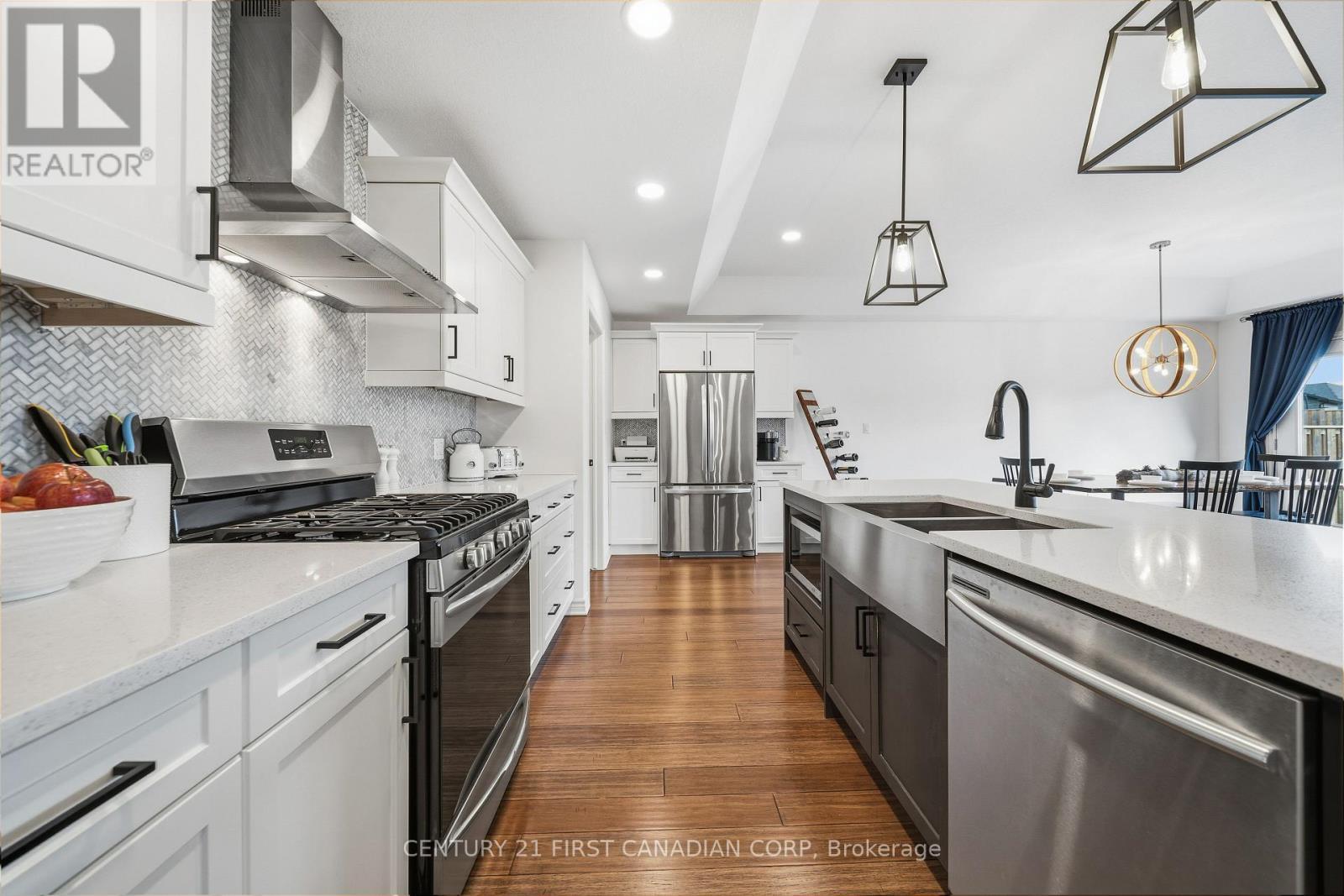 191 Gilmour Drive, Lucan Biddulph (Lucan), ON - Indoor Photo Showing Kitchen With Double Sink With Upgraded Kitchen