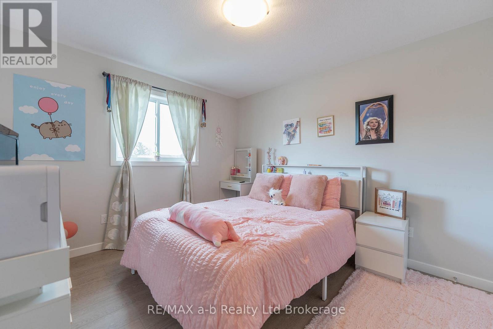 109 Denrich Avenue, Tillsonburg, ON - Indoor Photo Showing Bedroom