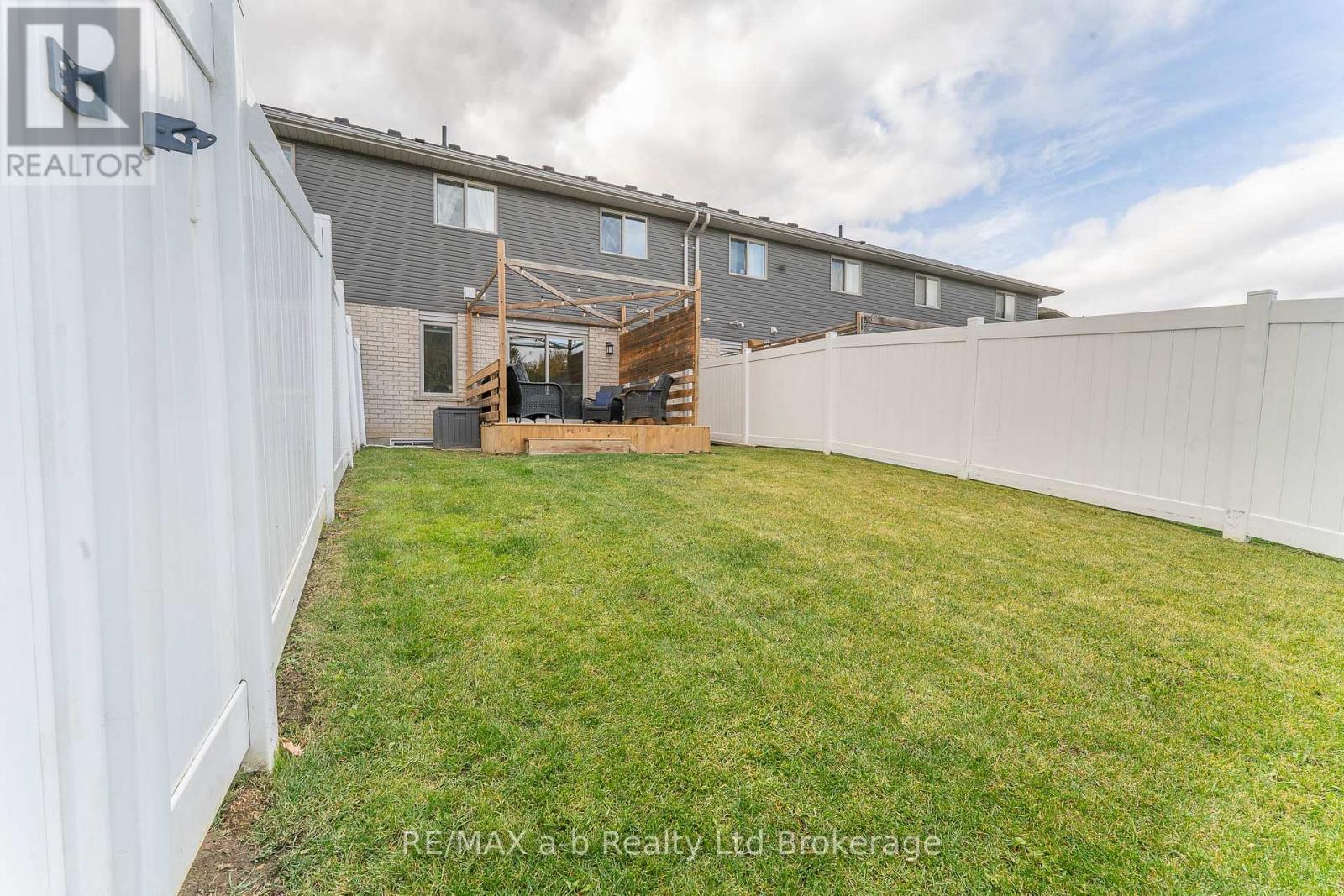 109 Denrich Avenue, Tillsonburg, ON - Outdoor