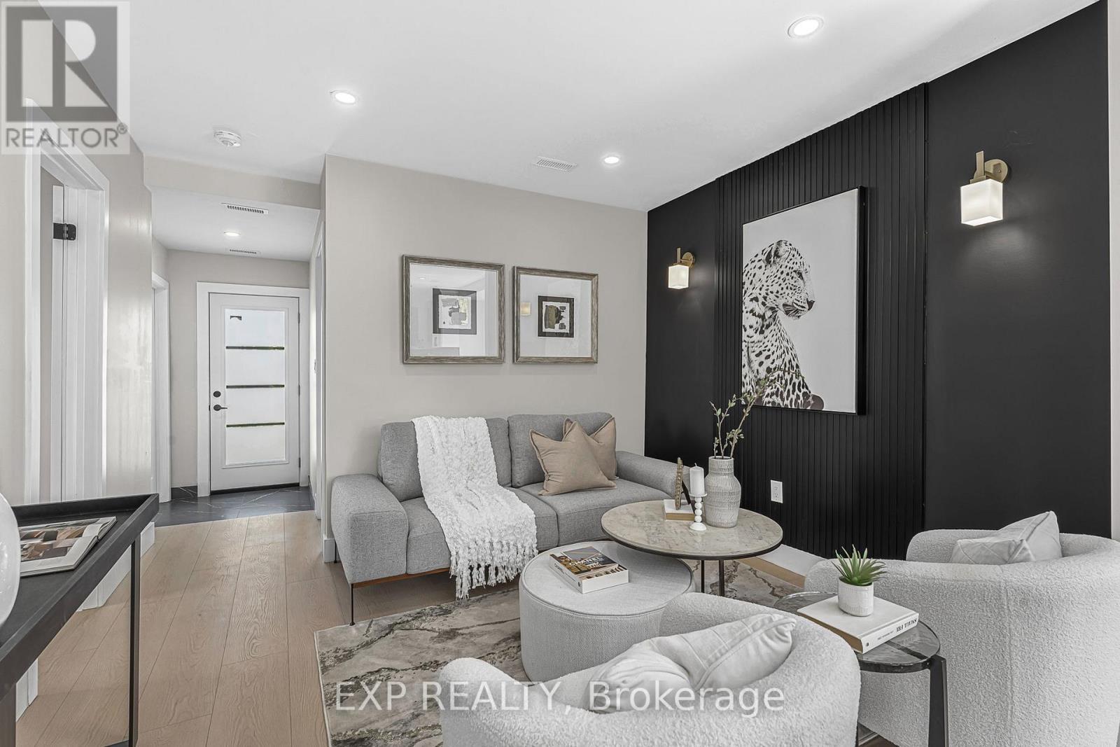 56 East 34Th Street, Hamilton, ON - Indoor