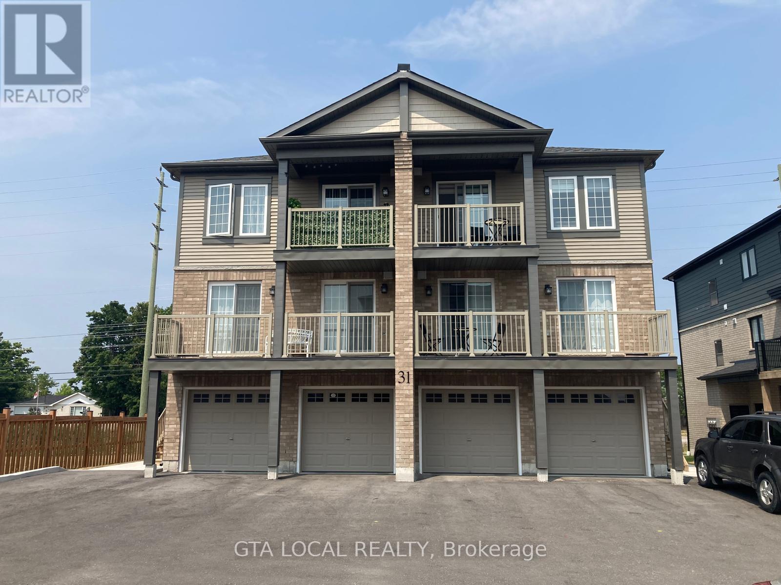 31 Pumpkin Corner Crescent, Barrie, ON - Outdoor With Facade