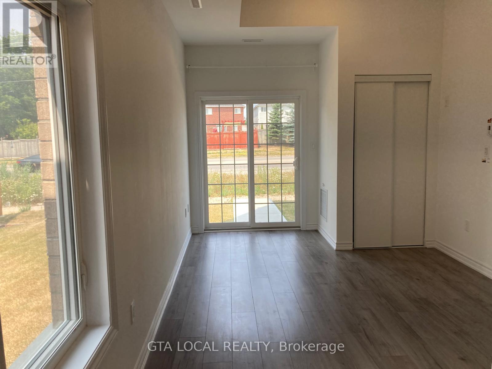 31 Pumpkin Corner Crescent, Barrie, ON - Indoor Photo Showing Other Room