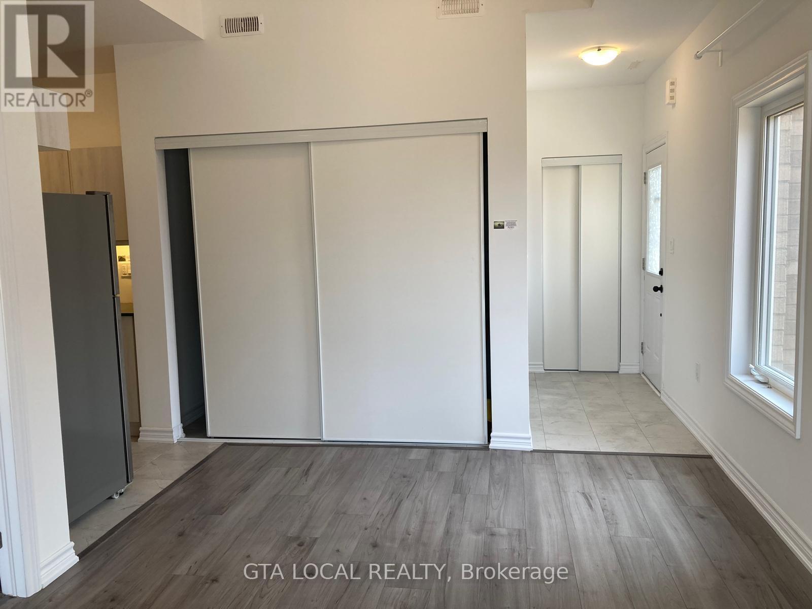 31 Pumpkin Corner Crescent, Barrie, ON - Indoor Photo Showing Other Room