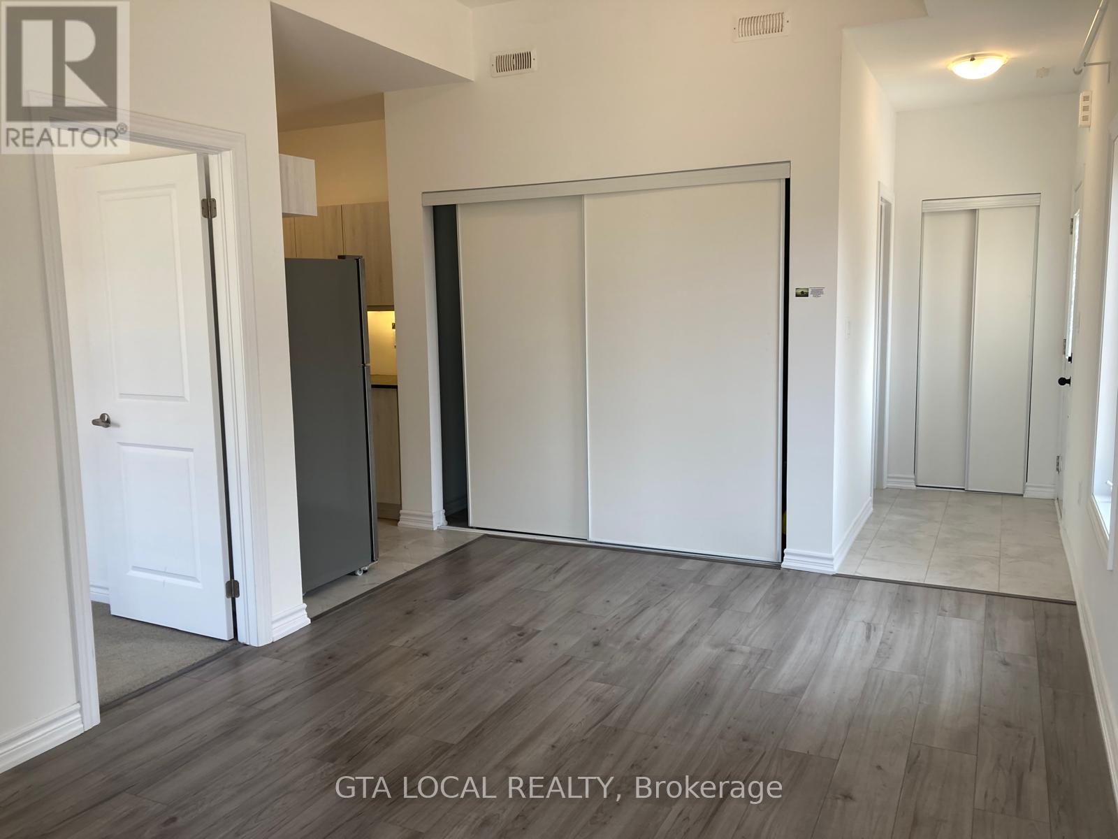 31 Pumpkin Corner Crescent, Barrie, ON - Indoor Photo Showing Other Room