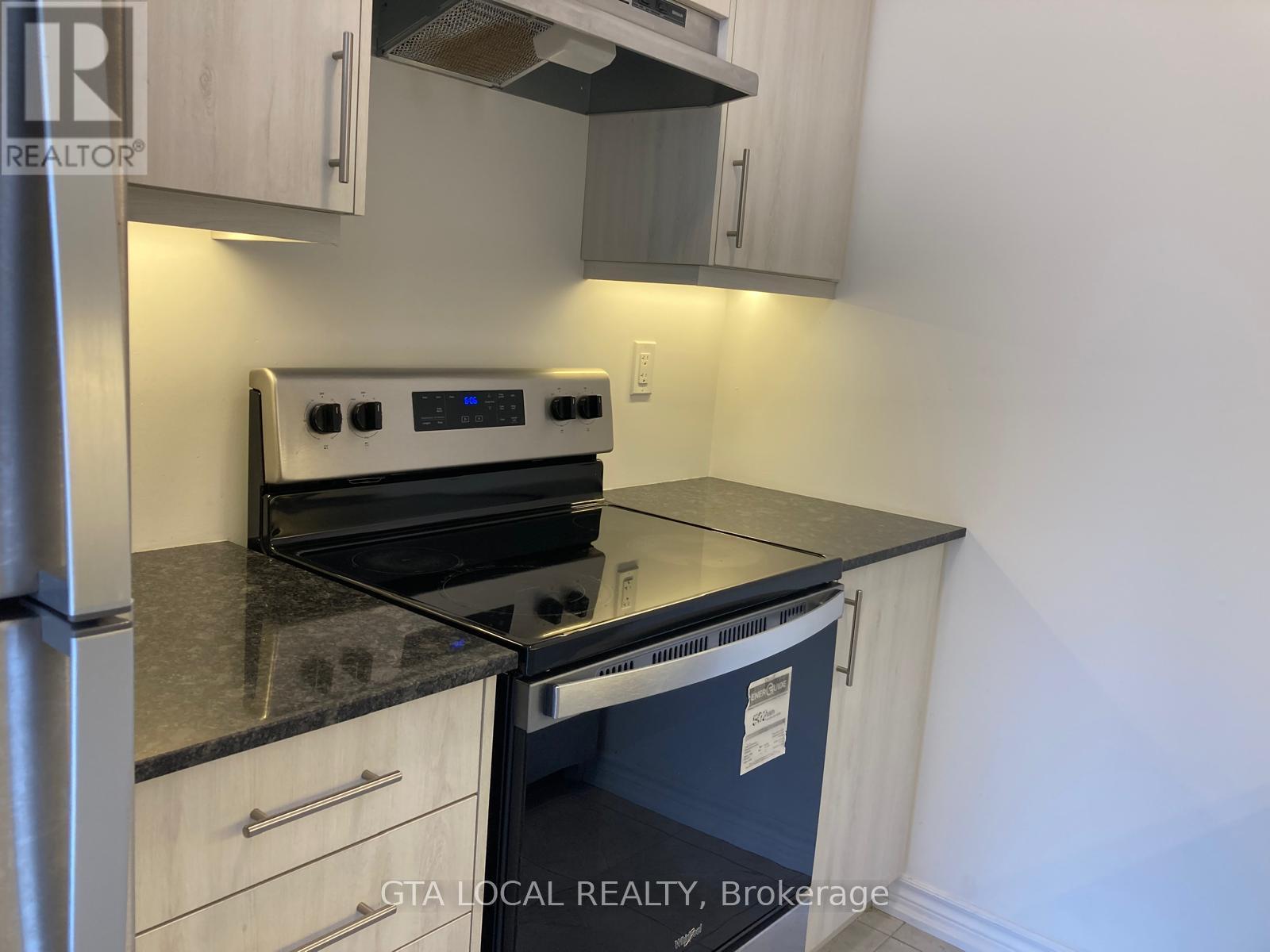 31 Pumpkin Corner Crescent, Barrie, ON - Indoor Photo Showing Kitchen