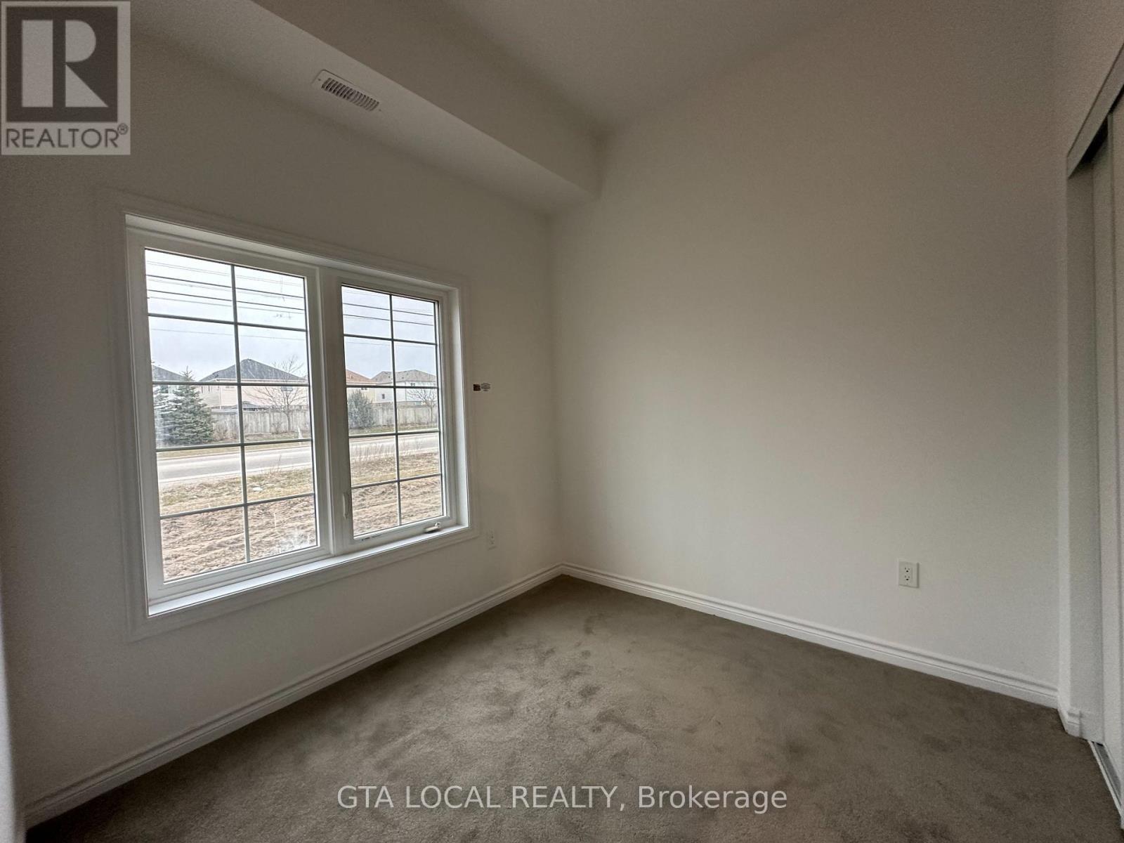 31 Pumpkin Corner Crescent, Barrie, ON - Indoor Photo Showing Other Room