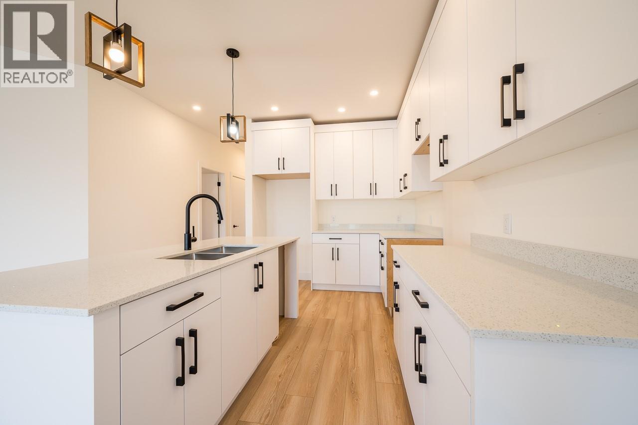 2648 Tranquille Road Unit# 112, Kamloops, BC - Indoor Photo Showing Kitchen With Double Sink With Upgraded Kitchen