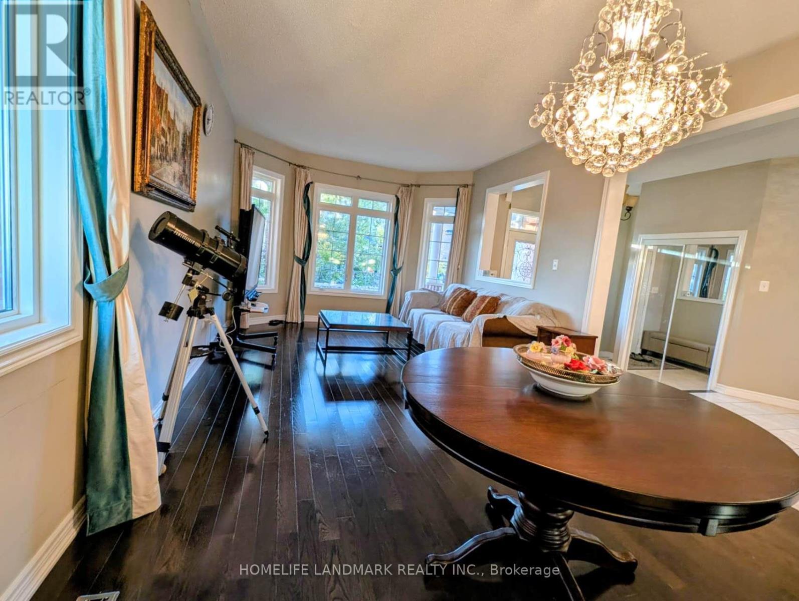 75 Pointon Street, Aurora, ON - Indoor Photo Showing Dining Room