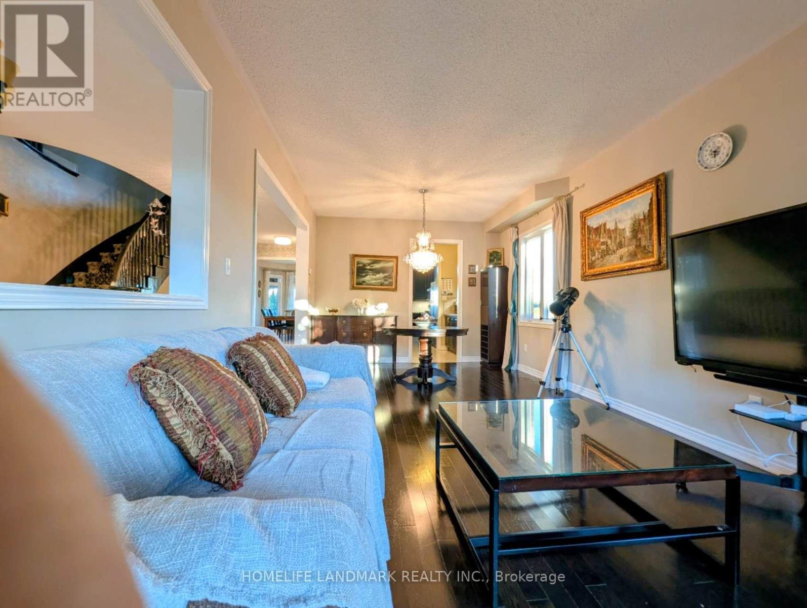 75 Pointon Street, Aurora, ON - Indoor Photo Showing Living Room