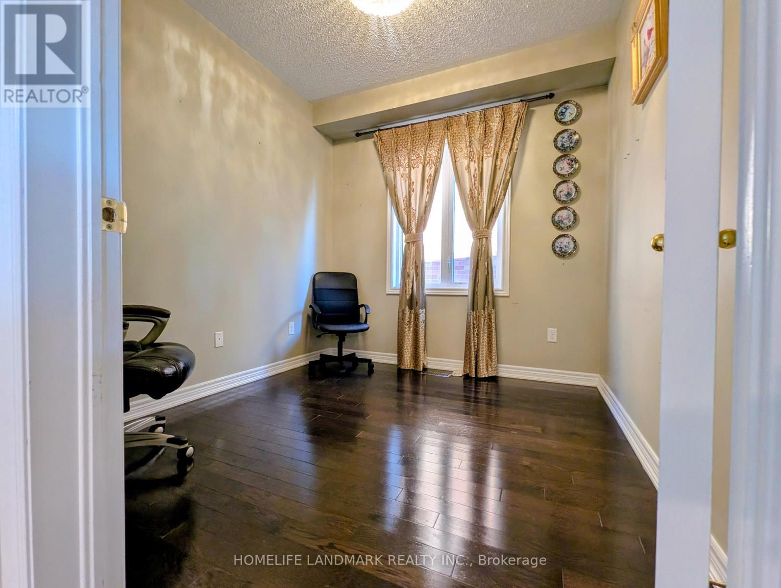 75 Pointon Street, Aurora, ON - Indoor Photo Showing Other Room