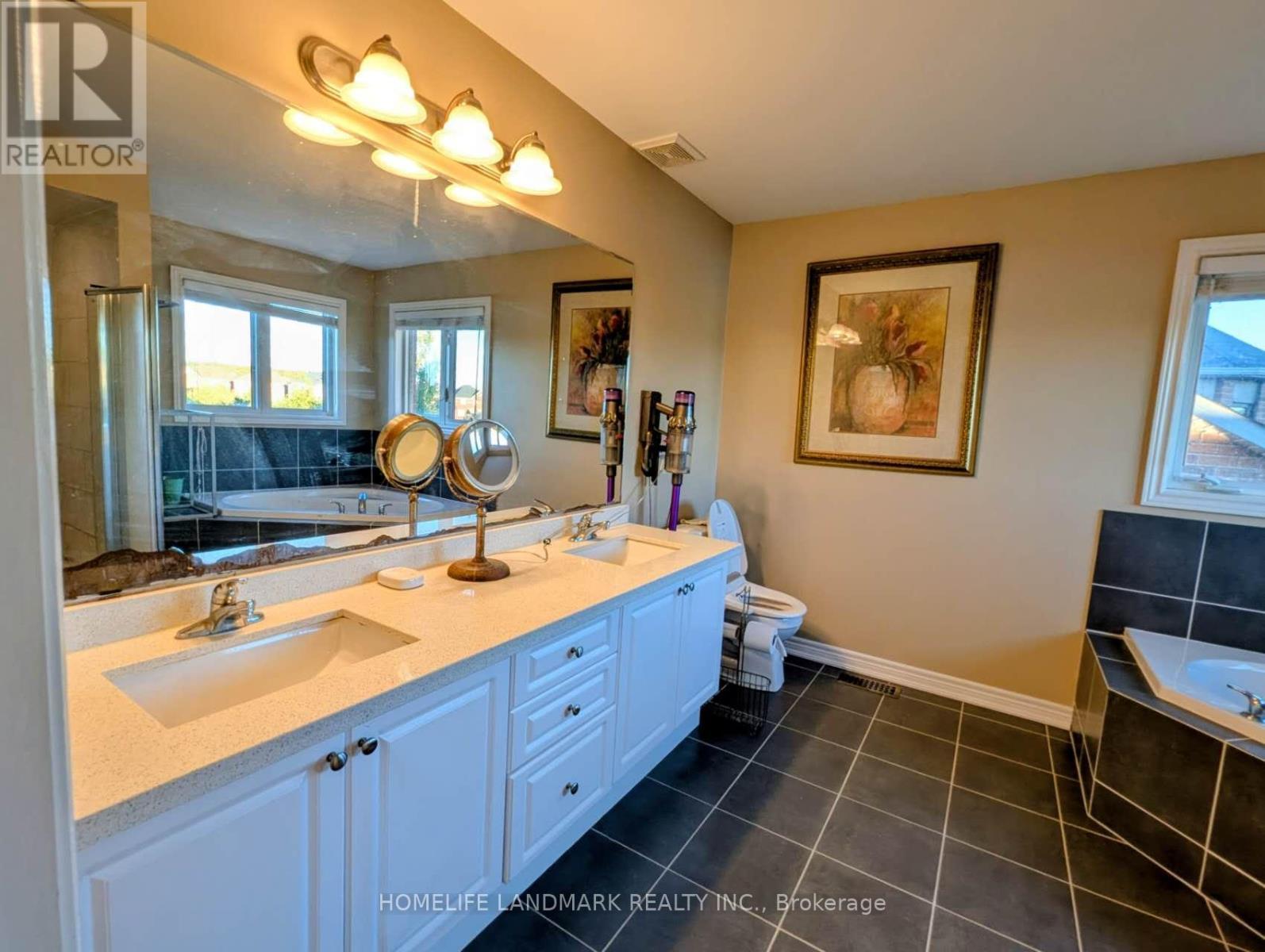 75 Pointon Street, Aurora, ON - Indoor Photo Showing Bathroom