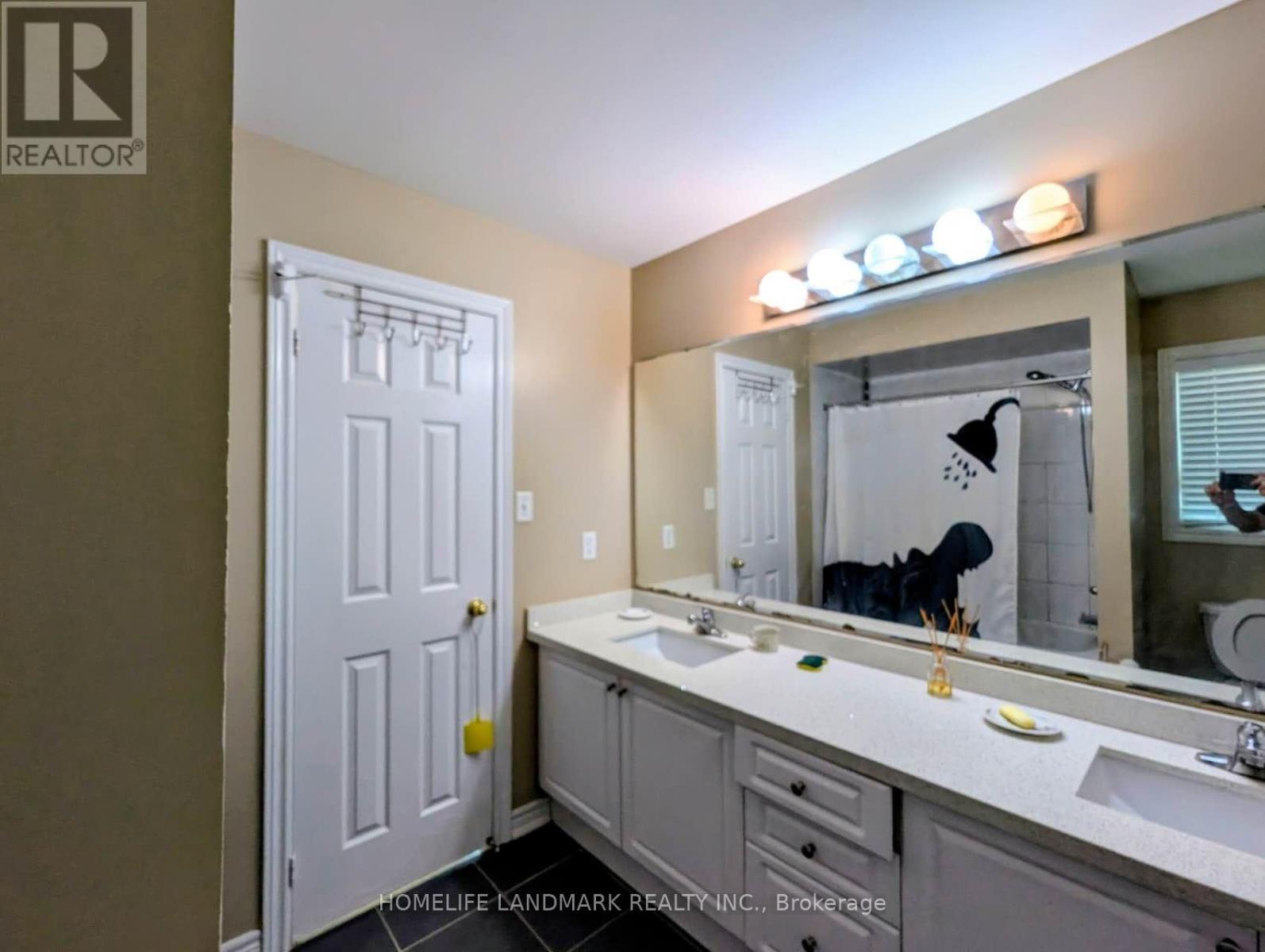 75 Pointon Street, Aurora, ON - Indoor Photo Showing Bathroom