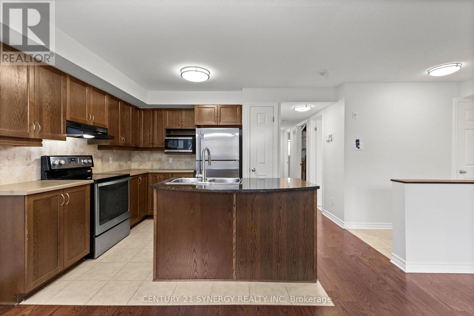 2 - 38 Barnstone Drive, Ottawa, ON - Indoor Photo Showing Kitchen With Double Sink
