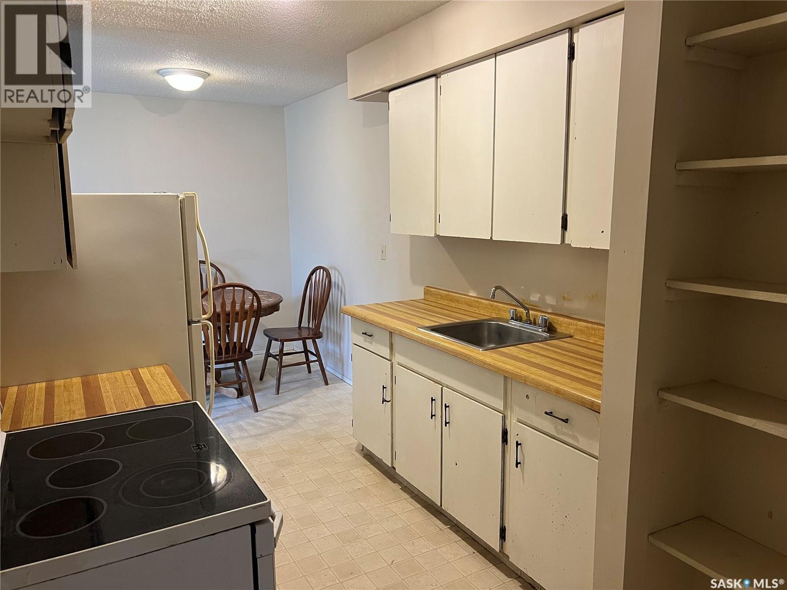 4036 Castle Road, Regina, SK - Indoor