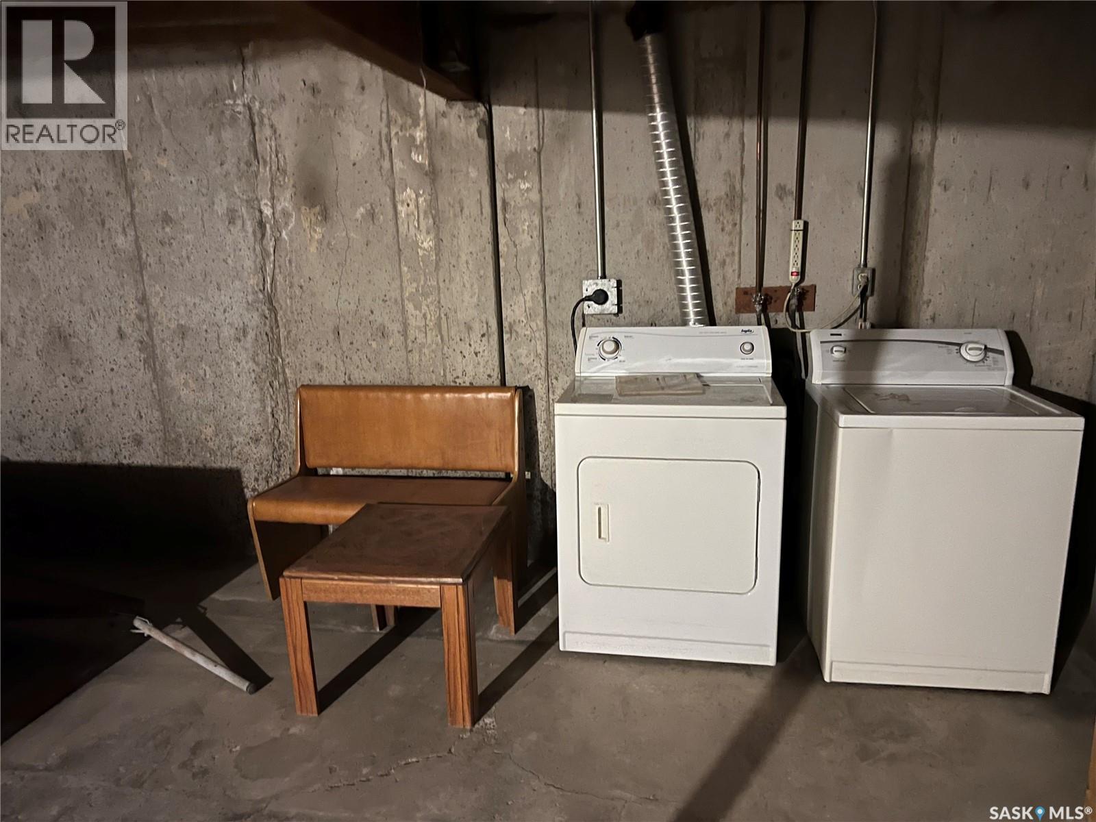 4036 Castle Road, Regina, SK - Indoor Photo Showing Laundry Room