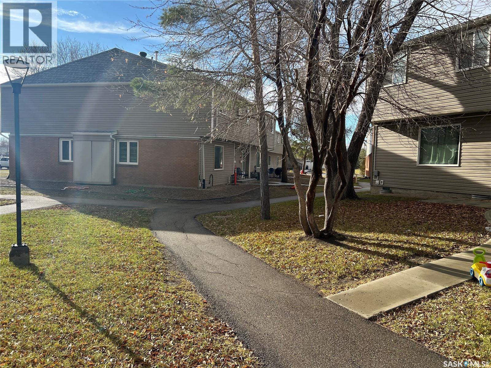 4036 Castle Road, Regina, SK - Outdoor