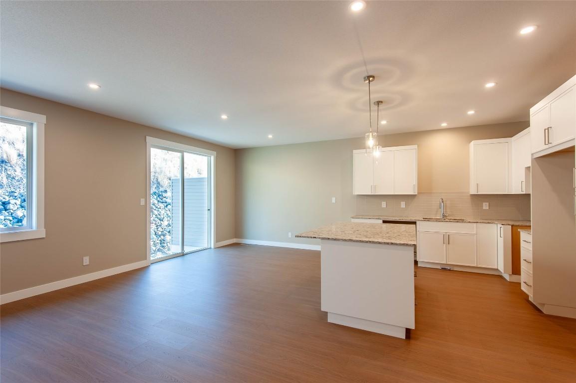 441 Poplar Drive, Logan Lake, BC - Indoor Photo Showing Kitchen