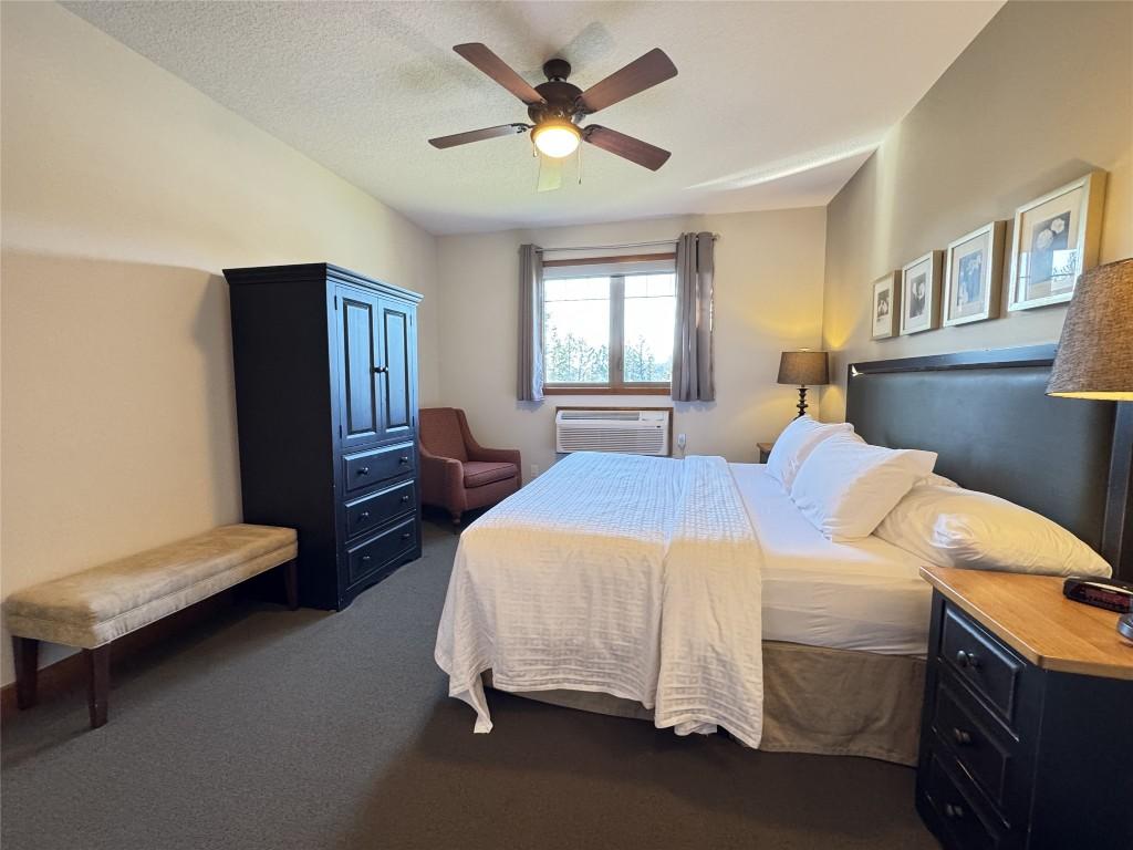211D-200 Bighorn Boulevard, Radium Hot Springs, BC - Indoor Photo Showing Bedroom