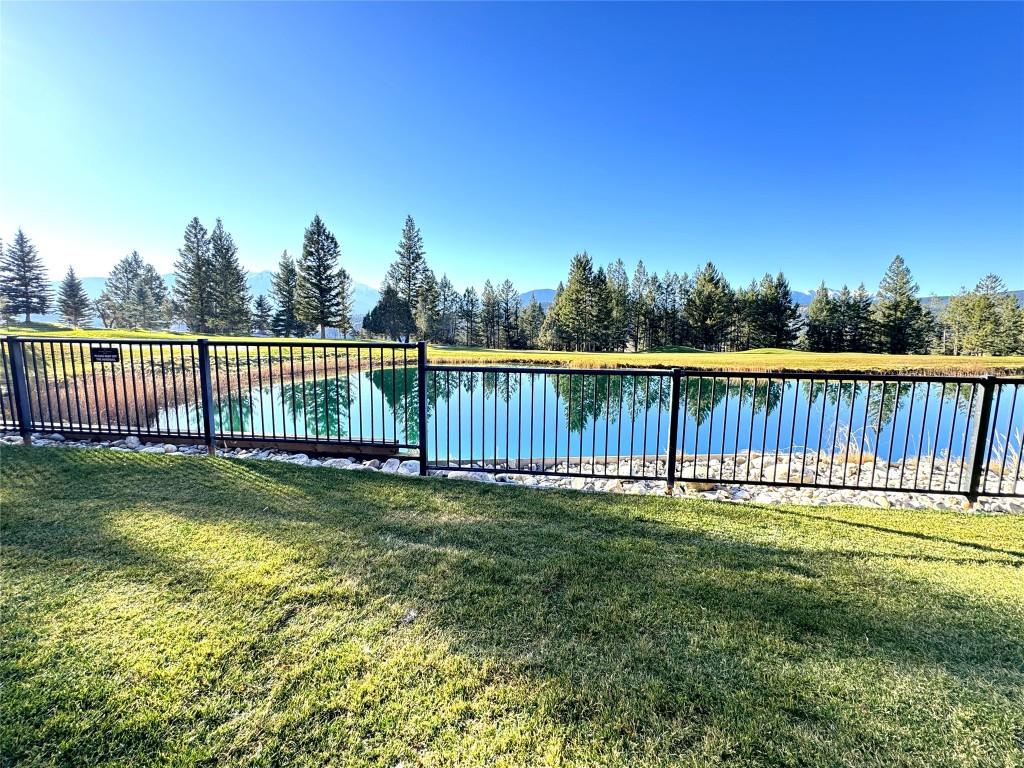 211D-200 Bighorn Boulevard, Radium Hot Springs, BC - Outdoor With In Ground Pool