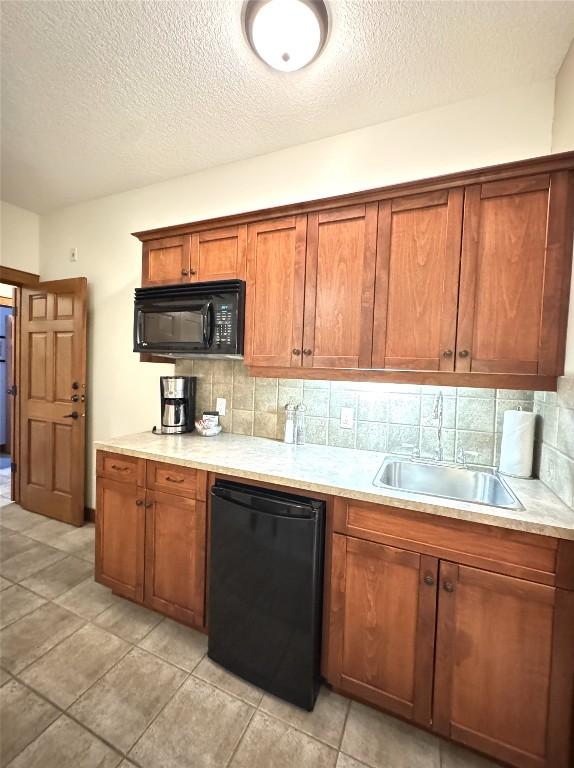 211D-200 Bighorn Boulevard, Radium Hot Springs, BC - Indoor Photo Showing Kitchen