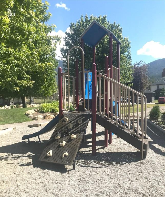 211D-200 Bighorn Boulevard, Radium Hot Springs, BC - Outdoor