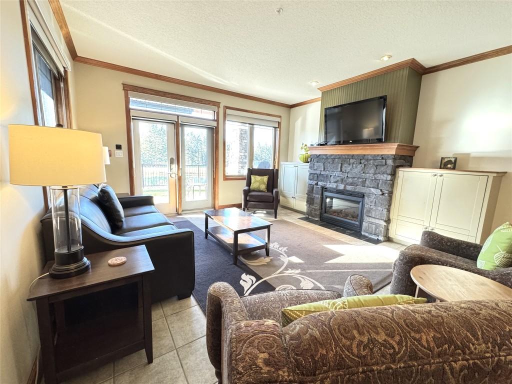211D-200 Bighorn Boulevard, Radium Hot Springs, BC - Indoor Photo Showing Living Room With Fireplace