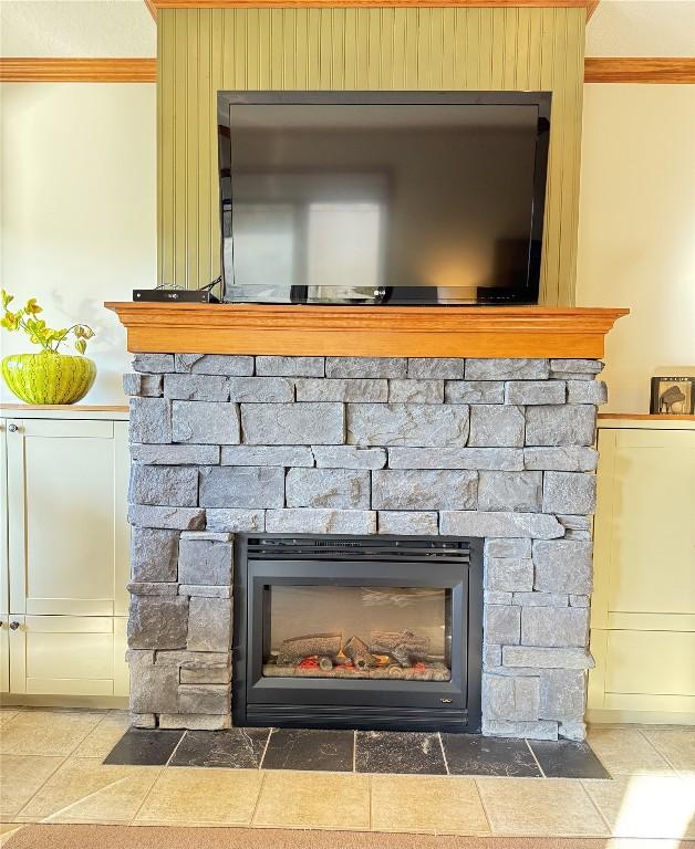 211D-200 Bighorn Boulevard, Radium Hot Springs, BC - Indoor Photo Showing Living Room With Fireplace