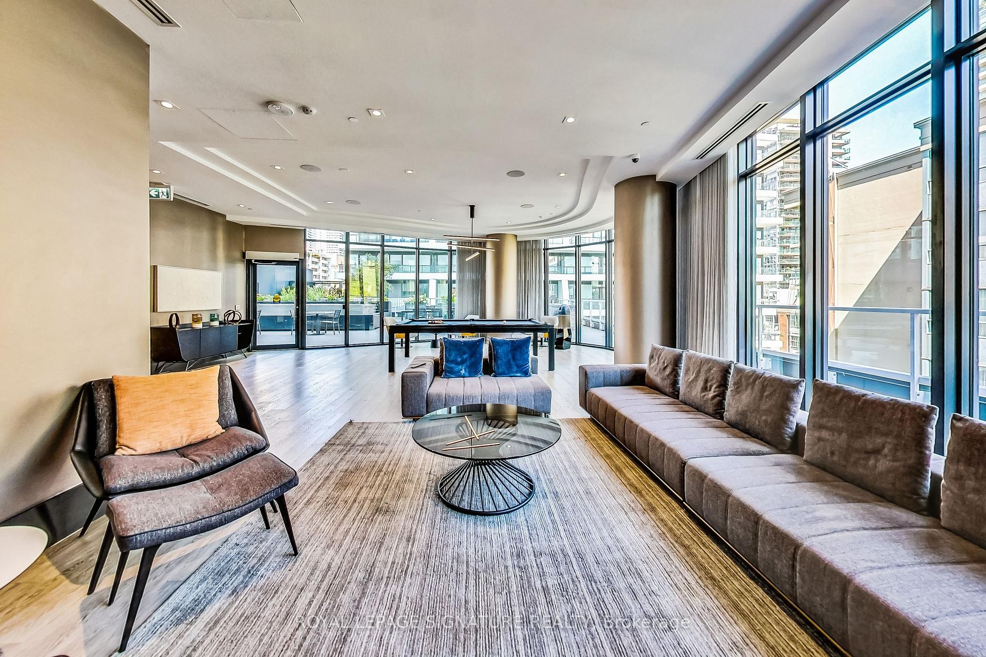 4002-403 Church Street, Toronto, ON - Indoor Photo Showing Living Room