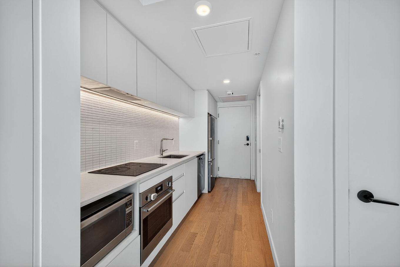 Kitchen - 4916-1210 Rue Jeanne-Mance, Montréal (Ville-Marie), QC - Indoor Photo Showing Kitchen With Upgraded Kitchen