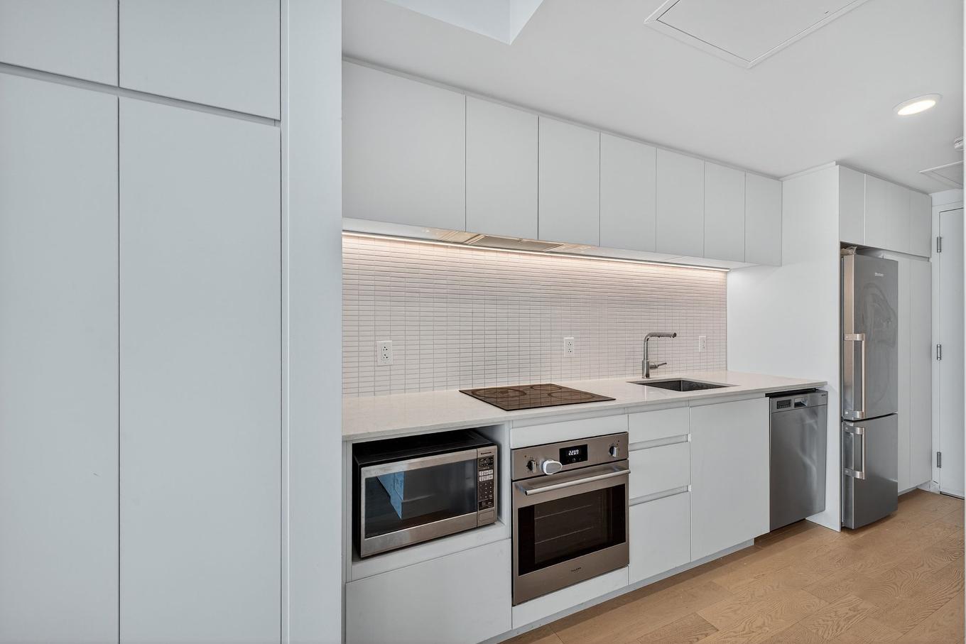 Kitchen - 4916-1210 Rue Jeanne-Mance, Montréal (Ville-Marie), QC - Indoor Photo Showing Kitchen With Upgraded Kitchen