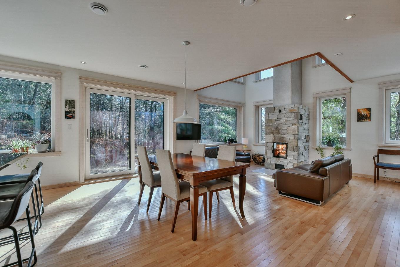 Vue d'ensemble - 2466 Rue St-Adolphe, Val-David, QC - Indoor With Fireplace