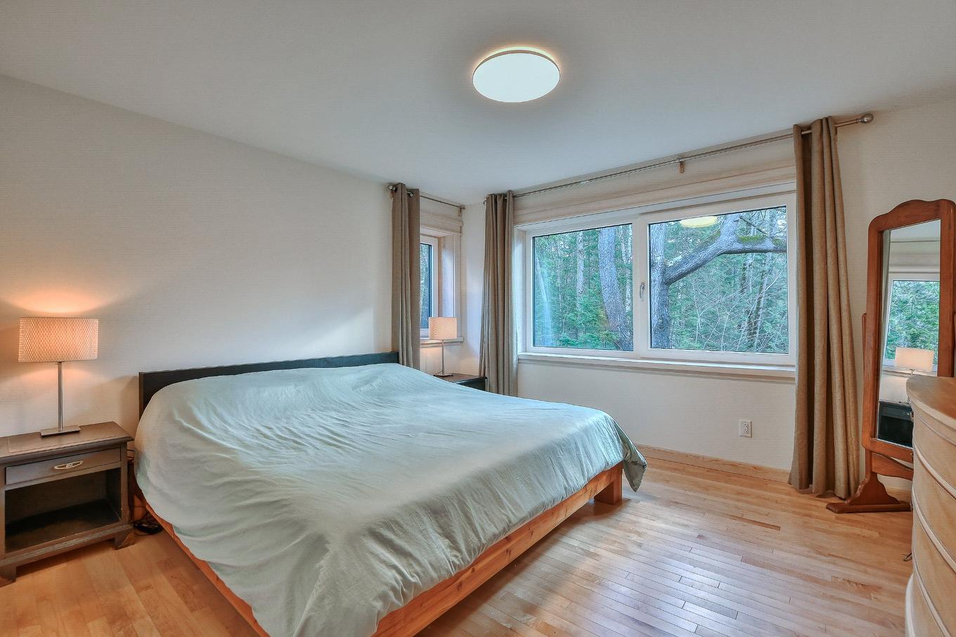 Chambre à coucher principale - 2466 Rue St-Adolphe, Val-David, QC - Indoor Photo Showing Bedroom