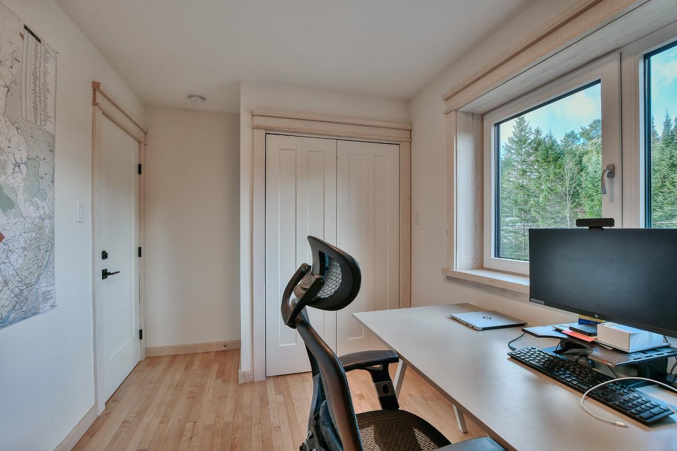 Chambre à coucher - 2466 Rue St-Adolphe, Val-David, QC - Indoor Photo Showing Office