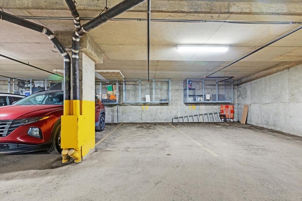 Stationnement - 201-320 Rue Sherbrooke O., Montréal (Ville-Marie), QC - Indoor Photo Showing Garage