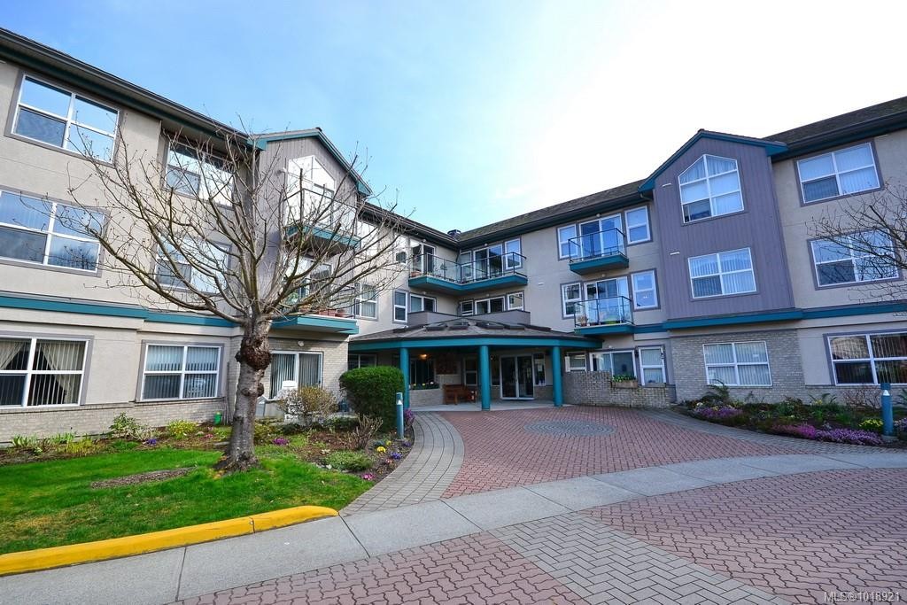 114-1485 Garnet Rd, Saanich, BC - Outdoor With Facade