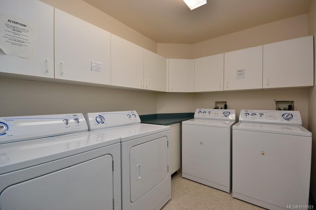 114-1485 Garnet Rd, Saanich, BC - Indoor Photo Showing Laundry Room