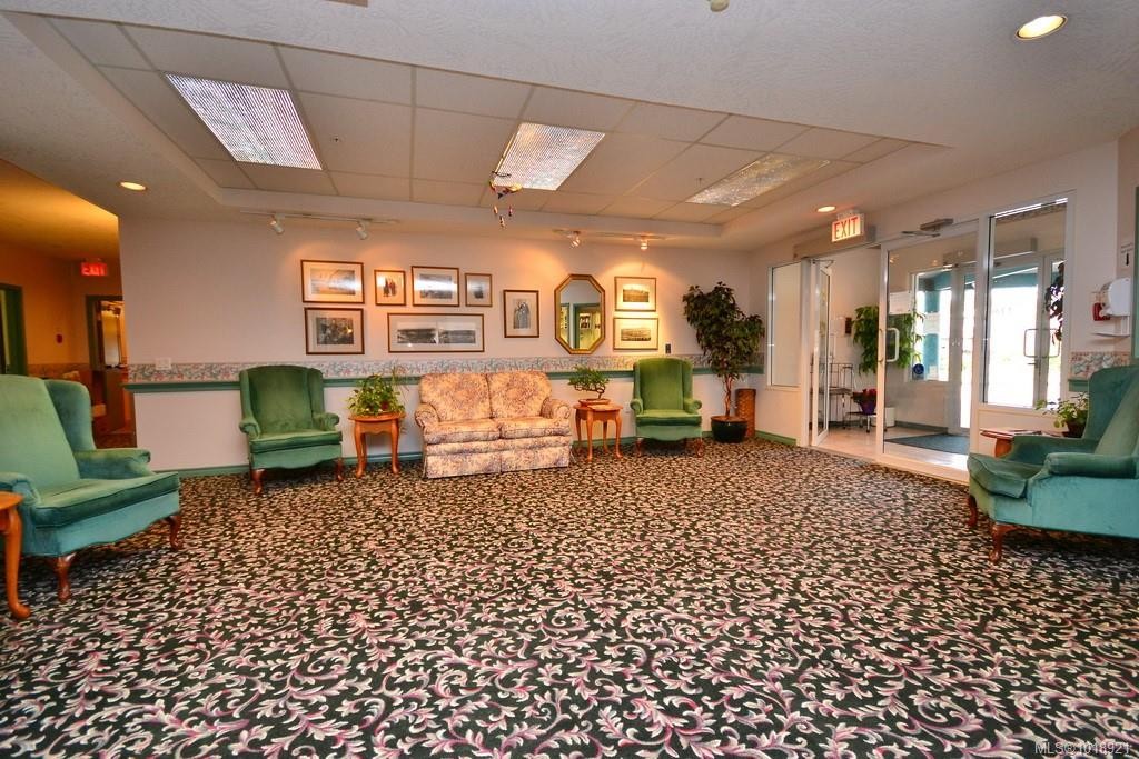 114-1485 Garnet Rd, Saanich, BC - Indoor Photo Showing Other Room