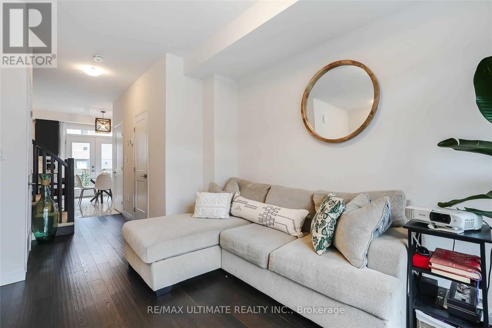 290 - 30 Times Square Boulevard, Hamilton, ON - Indoor Photo Showing Living Room