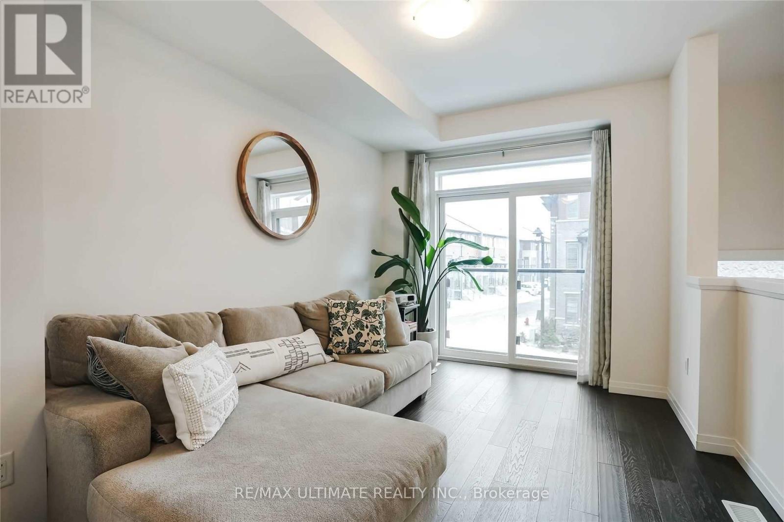 290 - 30 Times Square Boulevard, Hamilton, ON - Indoor Photo Showing Living Room