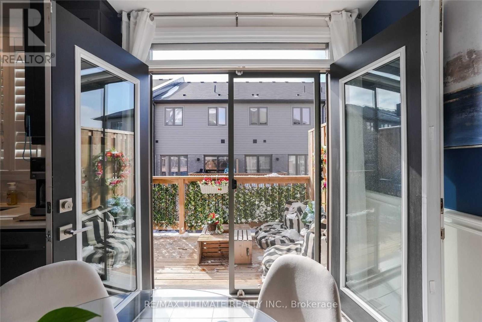 290 - 30 Times Square Boulevard, Hamilton, ON - Indoor Photo Showing Garage