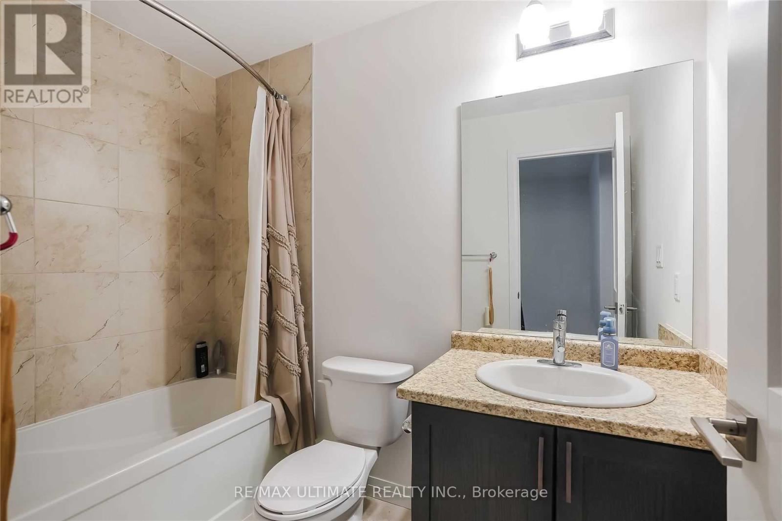 290 - 30 Times Square Boulevard, Hamilton, ON - Indoor Photo Showing Bathroom